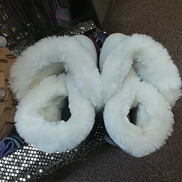 BEAUTIFUL SNOW BOOTS - Picture 4 of 6